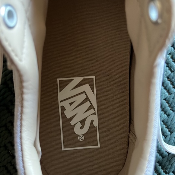 Women’s VANS - Picture 5 of 6